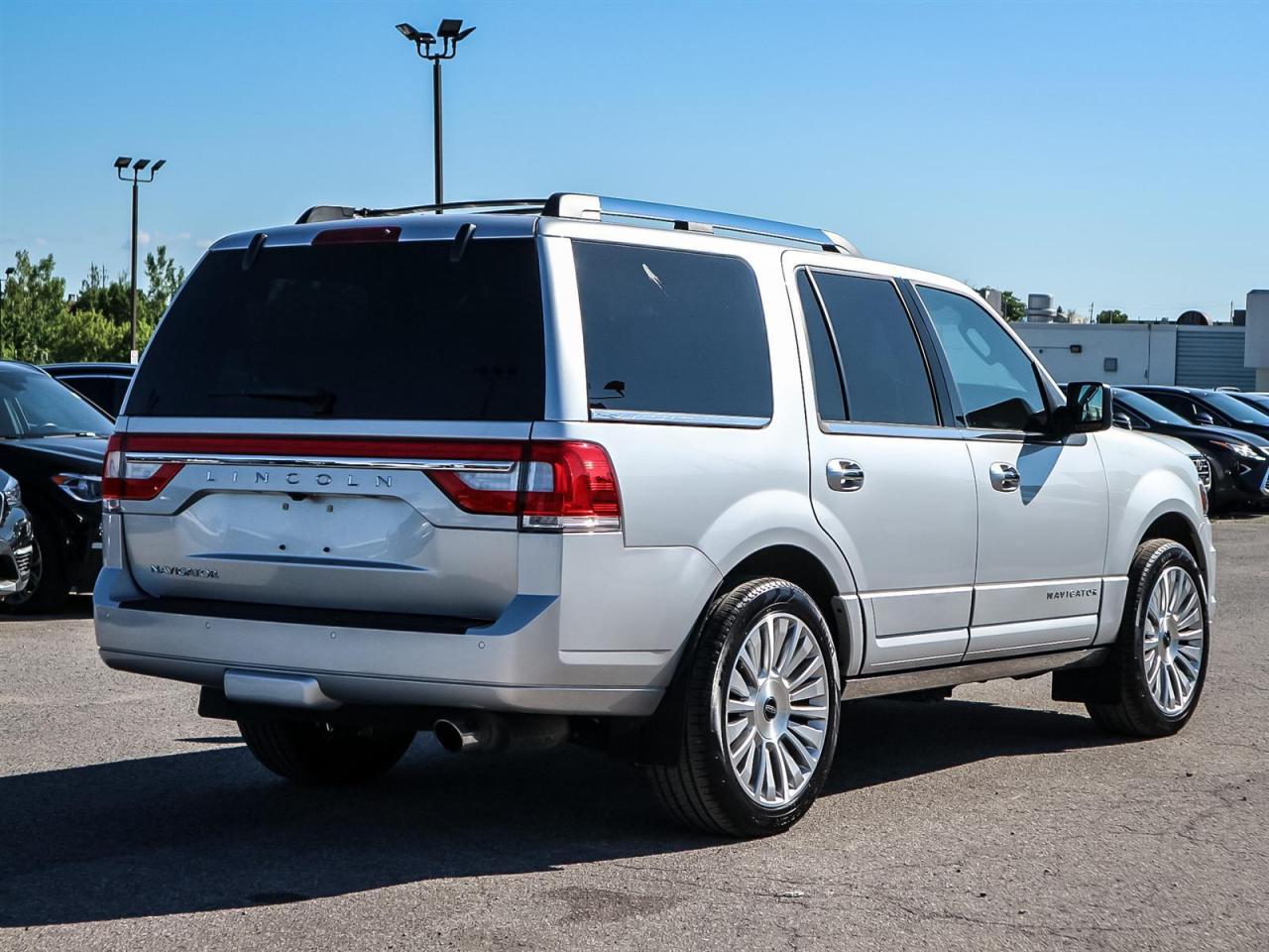2017 Lincoln Navigator  Photo4