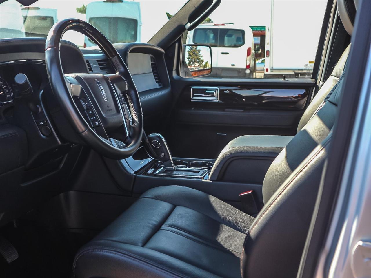 2017 Lincoln Navigator  Photo