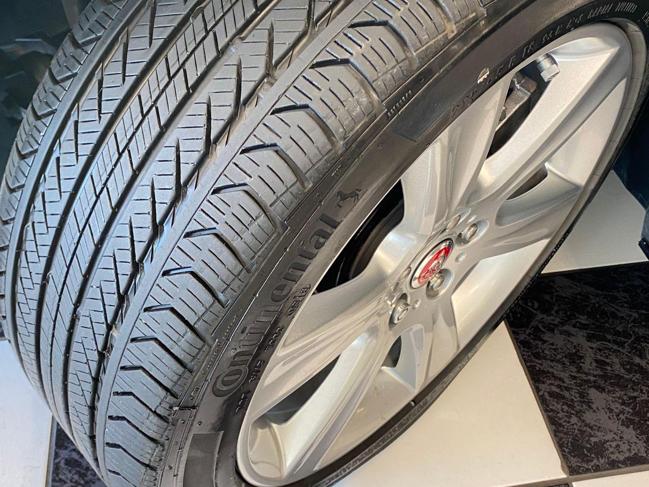 2017 Jaguar XE 20d Premium AWD+Camera+New Brakes+Accident Free - Photo #11
