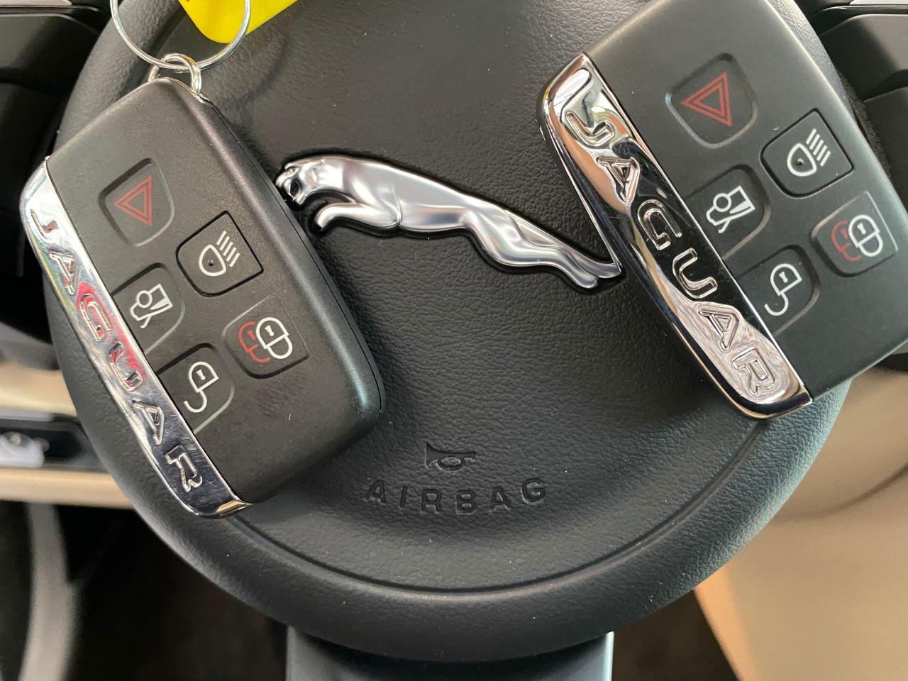 2017 Jaguar XE 20d Premium AWD+Camera+New Brakes+Accident Free - Photo #15