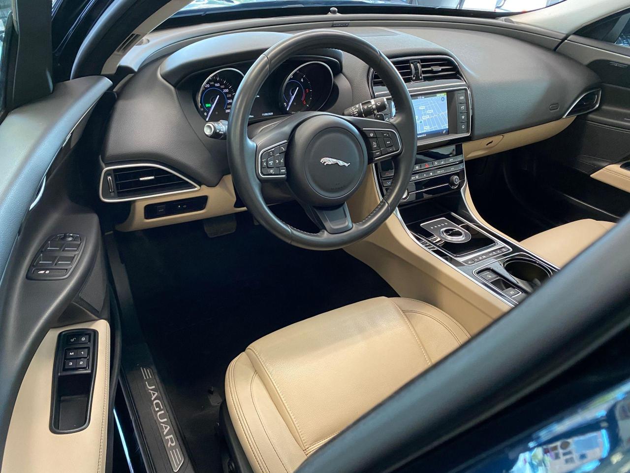 2017 Jaguar XE 20d Premium AWD+Camera+New Brakes+Accident Free - Photo #17