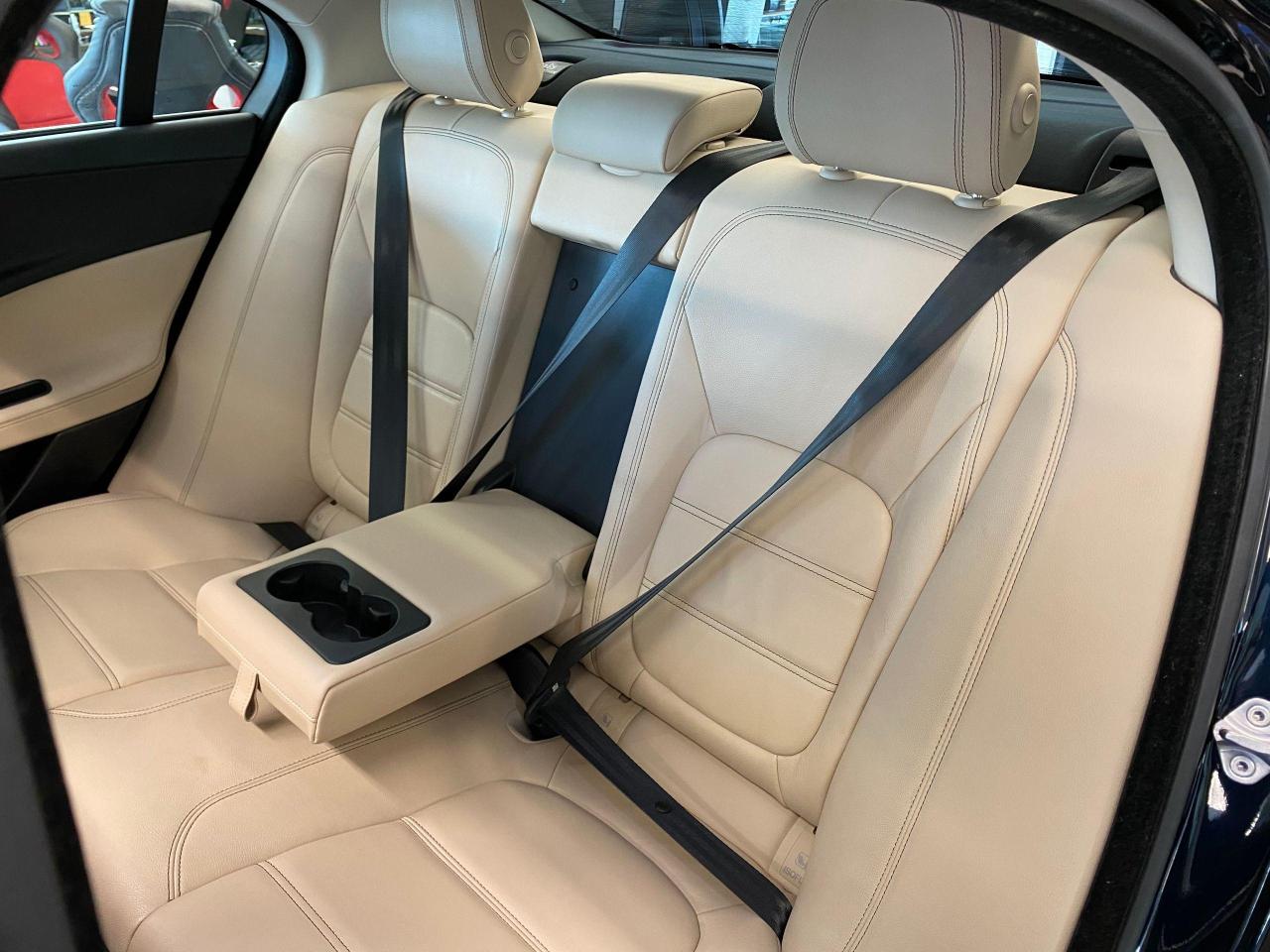 2017 Jaguar XE 20d Premium AWD+Camera+New Brakes+Accident Free - Photo #24