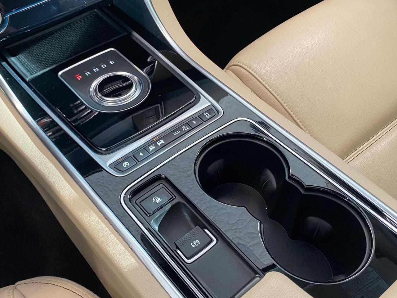 2017 Jaguar XE 20d Premium AWD+Camera+New Brakes+Accident Free - Photo #37