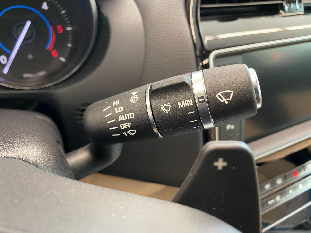 2017 Jaguar XE 20d Premium AWD+Camera+New Brakes+Accident Free - Photo #57