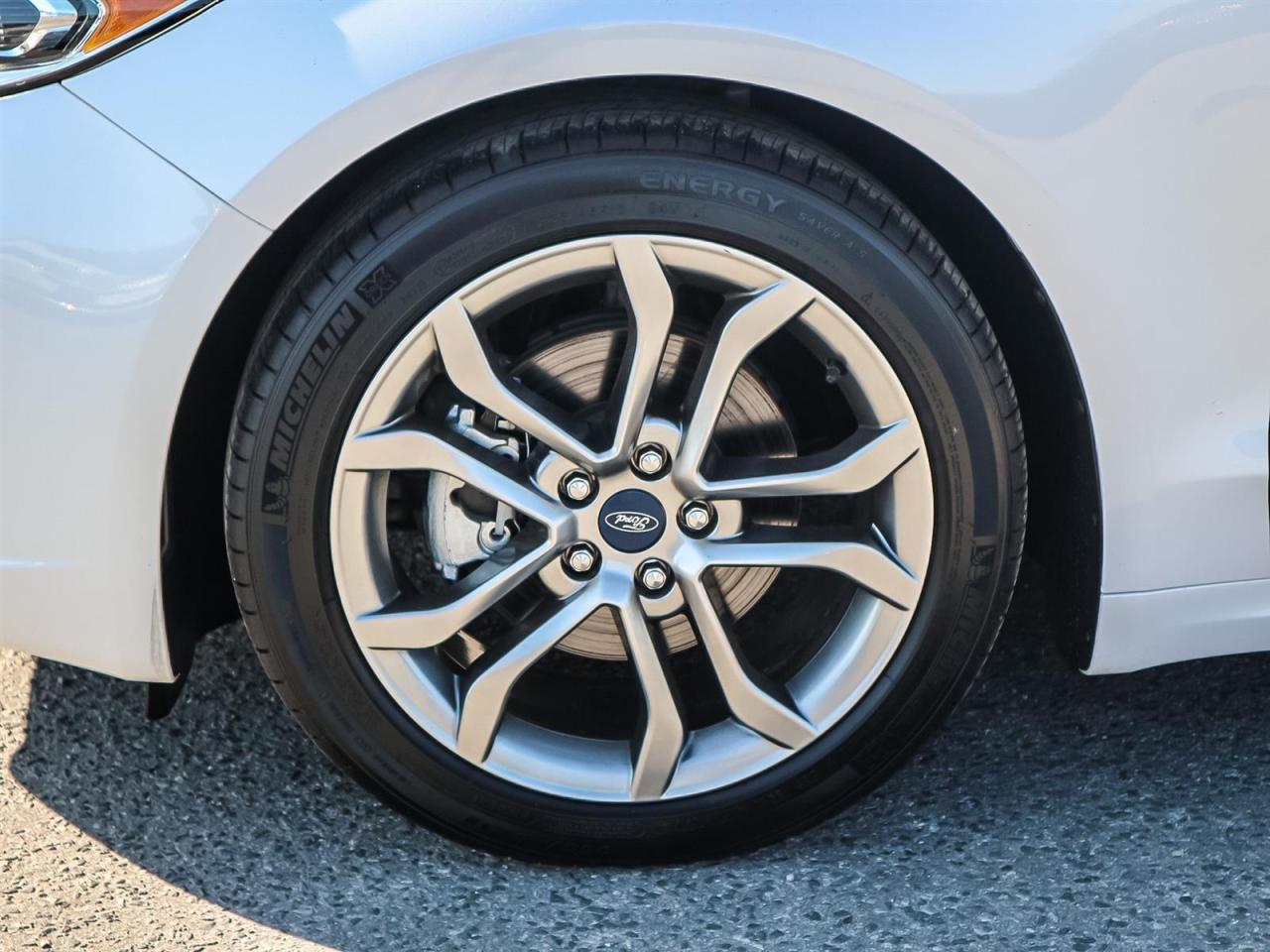 2019 Ford Fusion HYBRID Photo