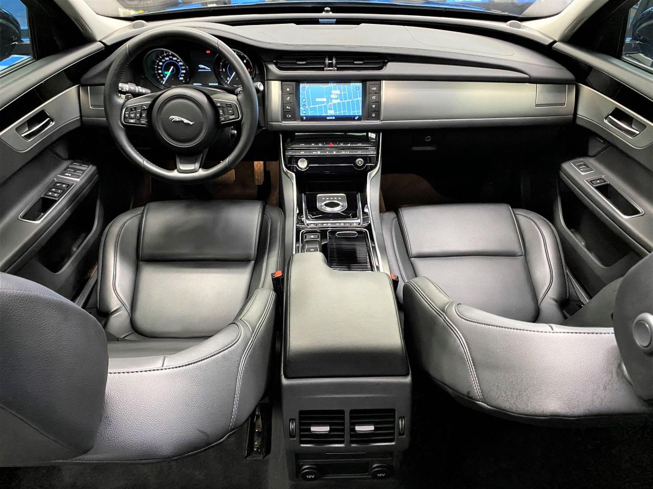 2017 Jaguar XF 20d Premium AWD+Xenons+GPS+Camera+Accident Free - Photo #8