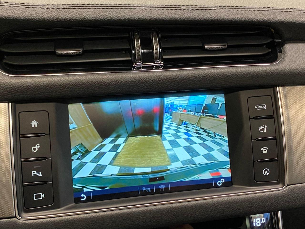 2017 Jaguar XF 20d Premium AWD+Xenons+GPS+Camera+Accident Free - Photo #11