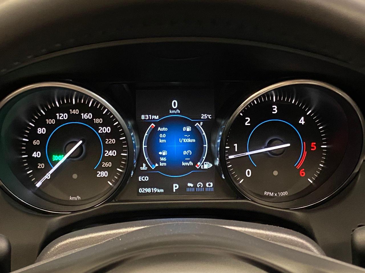 2017 Jaguar XF 20d Premium AWD+Xenons+GPS+Camera+Accident Free - Photo #16