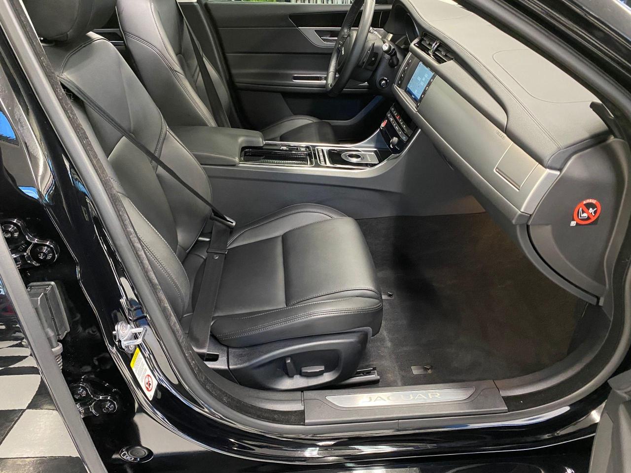 2017 Jaguar XF 20d Premium AWD+Xenons+GPS+Camera+Accident Free - Photo #21