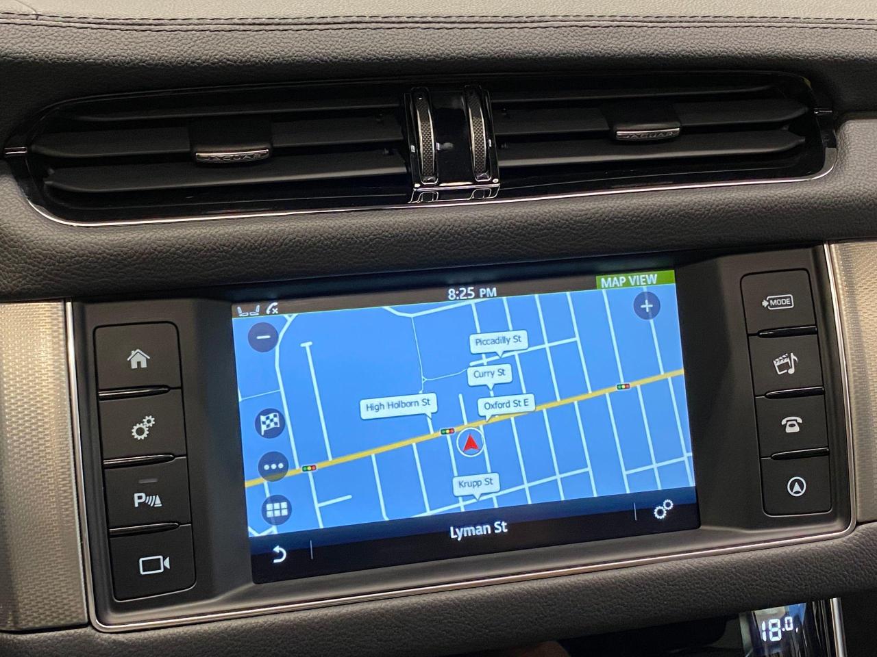 2017 Jaguar XF 20d Premium AWD+Xenons+GPS+Camera+Accident Free - Photo #29