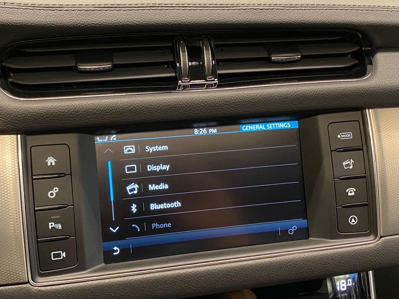 2017 Jaguar XF 20d Premium AWD+Xenons+GPS+Camera+Accident Free - Photo #30