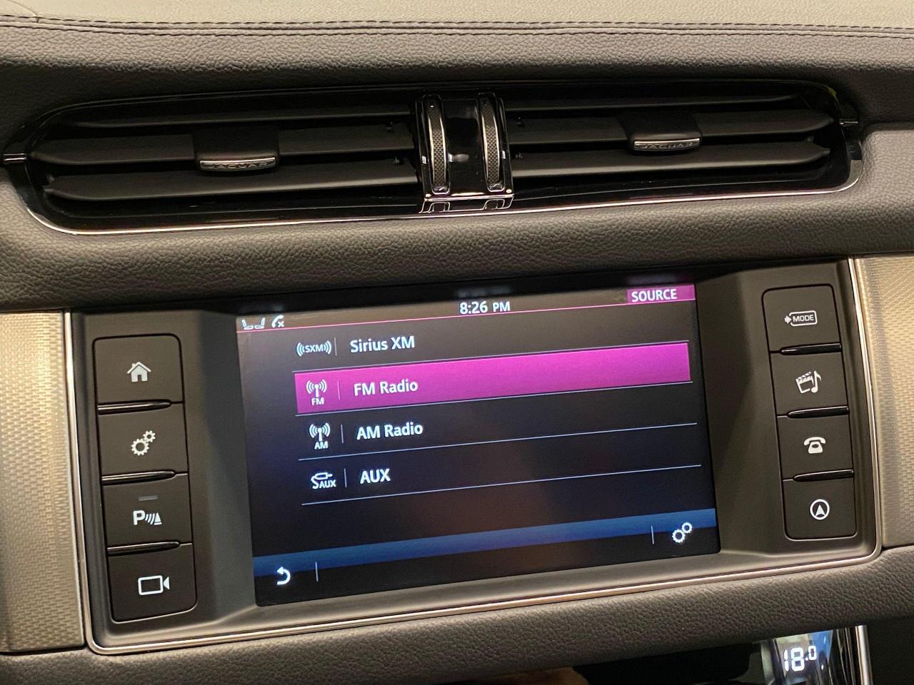 2017 Jaguar XF 20d Premium AWD+Xenons+GPS+Camera+Accident Free - Photo #32