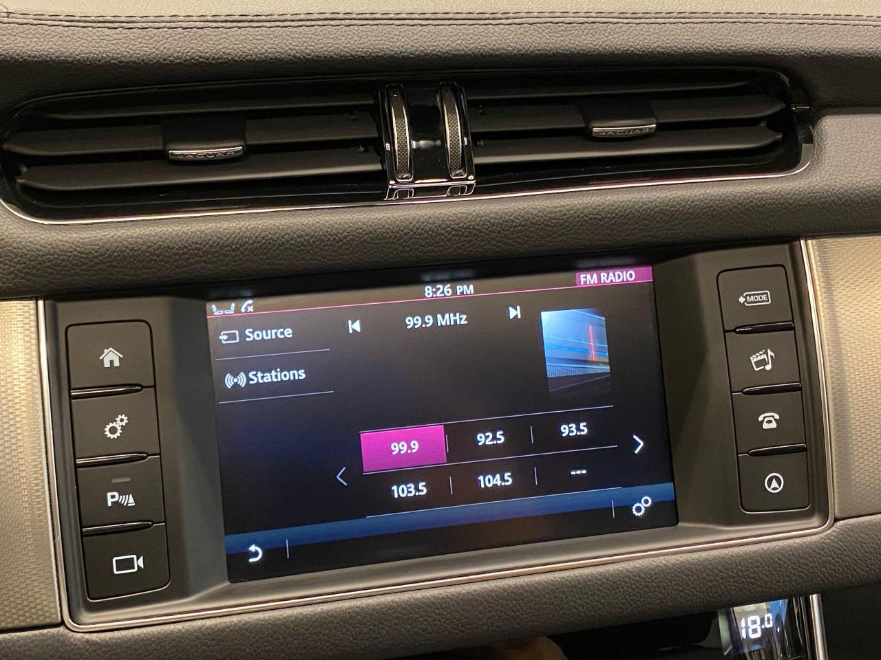 2017 Jaguar XF 20d Premium AWD+Xenons+GPS+Camera+Accident Free - Photo #33