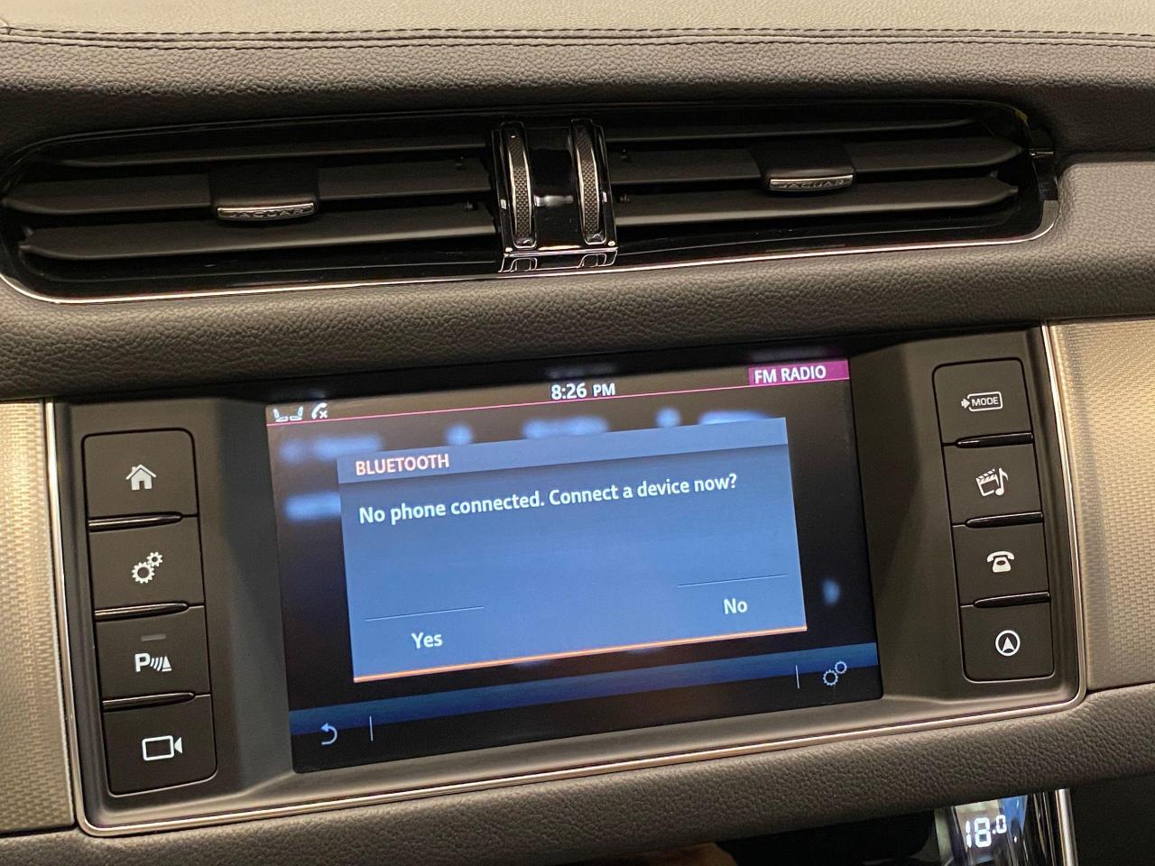 2017 Jaguar XF 20d Premium AWD+Xenons+GPS+Camera+Accident Free - Photo #34