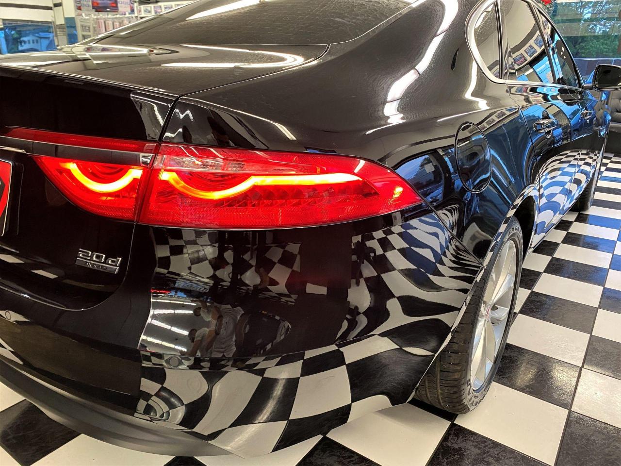 2017 Jaguar XF 20d Premium AWD+Xenons+GPS+Camera+Accident Free - Photo #39