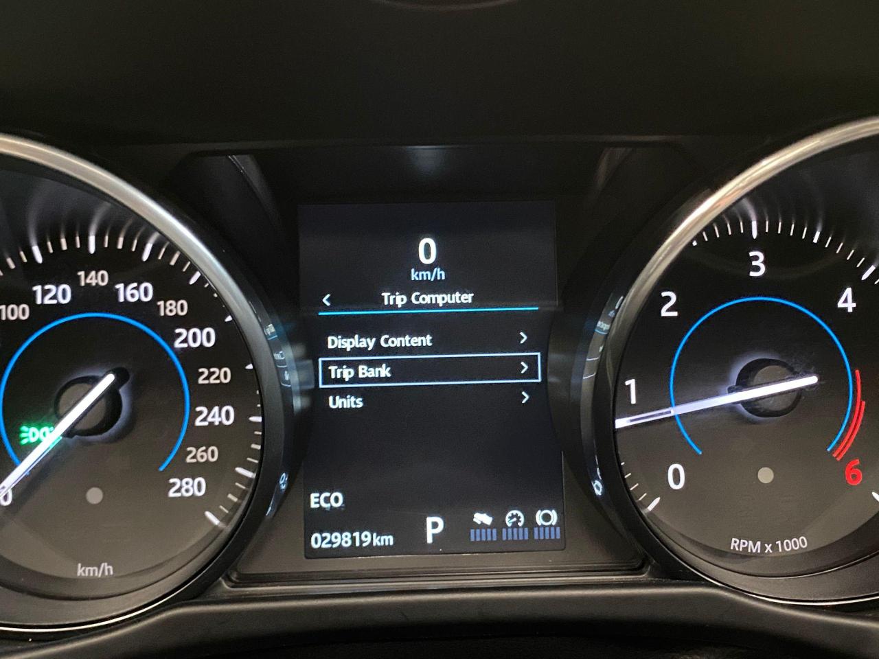 2017 Jaguar XF 20d Premium AWD+Xenons+GPS+Camera+Accident Free - Photo #59