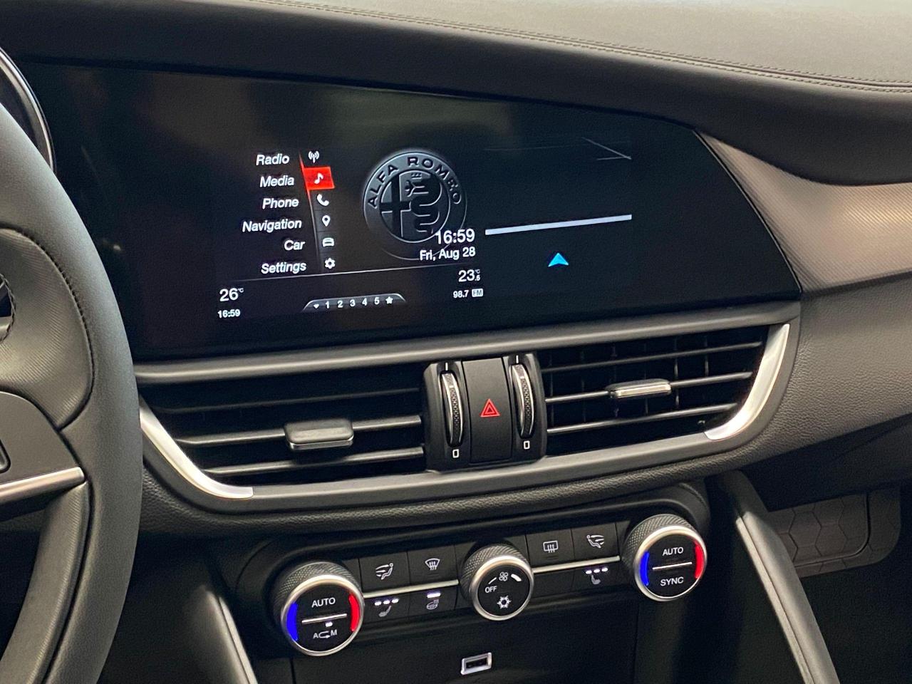 2017 Alfa Romeo Giulia Ti+GPS+Camera+Adaptive Cruise+ACCIDENT FREE - Photo #10