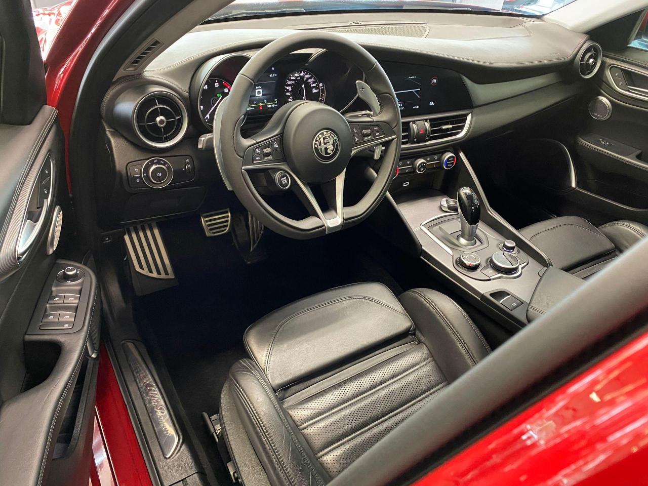 2017 Alfa Romeo Giulia Ti+GPS+Camera+Adaptive Cruise+ACCIDENT FREE - Photo #17