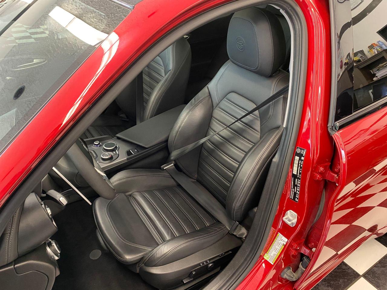2017 Alfa Romeo Giulia Ti+GPS+Camera+Adaptive Cruise+ACCIDENT FREE - Photo #19