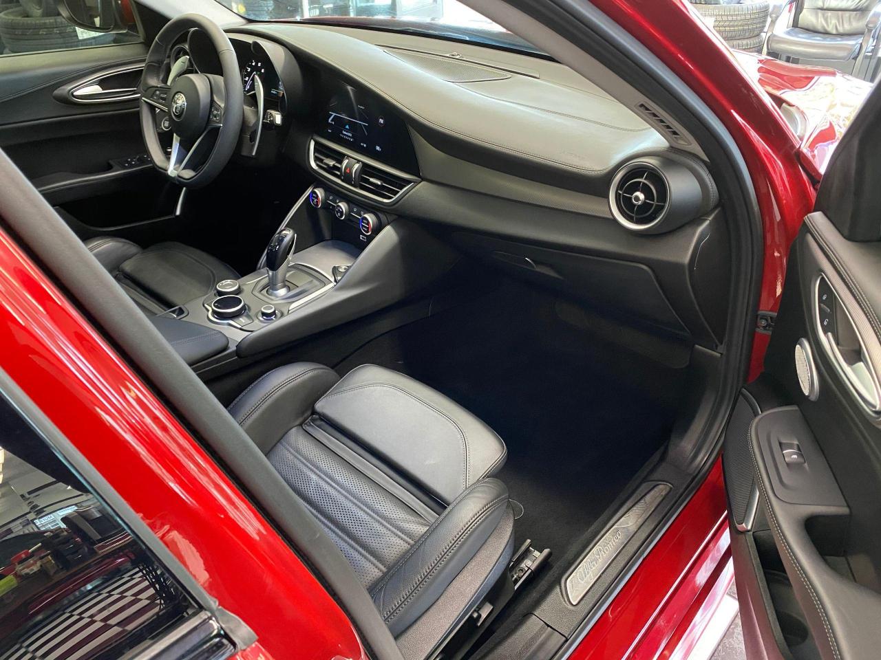 2017 Alfa Romeo Giulia Ti+GPS+Camera+Adaptive Cruise+ACCIDENT FREE - Photo #20