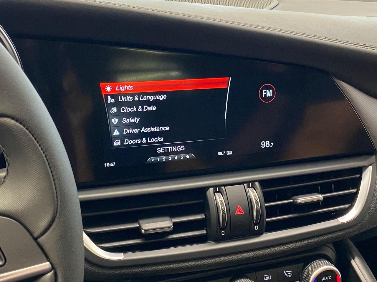 2017 Alfa Romeo Giulia Ti+GPS+Camera+Adaptive Cruise+ACCIDENT FREE - Photo #29