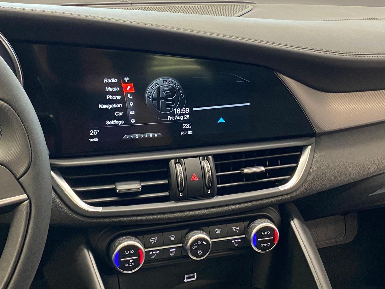 2017 Alfa Romeo Giulia Ti+GPS+Camera+Adaptive Cruise+ACCIDENT FREE - Photo #34