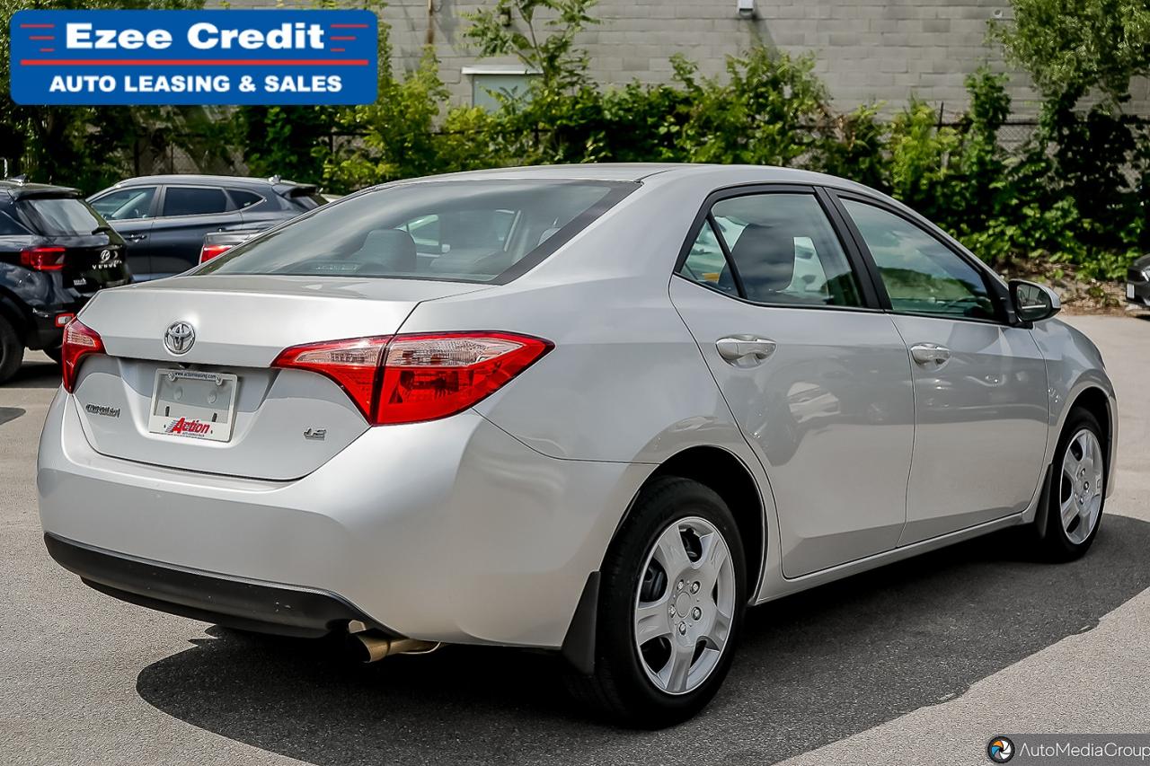 2018 Toyota Corolla LE Photo2