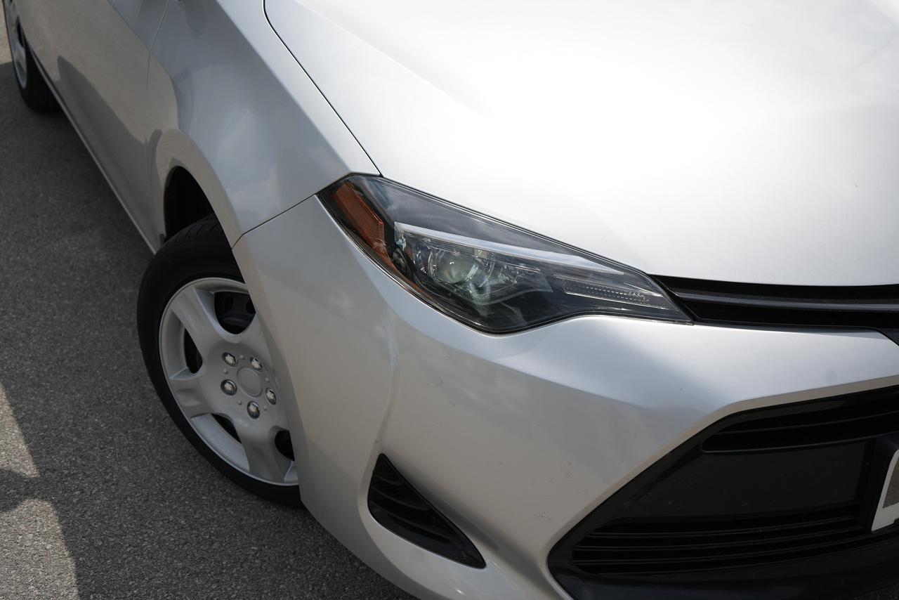 2018 Toyota Corolla LE Photo3