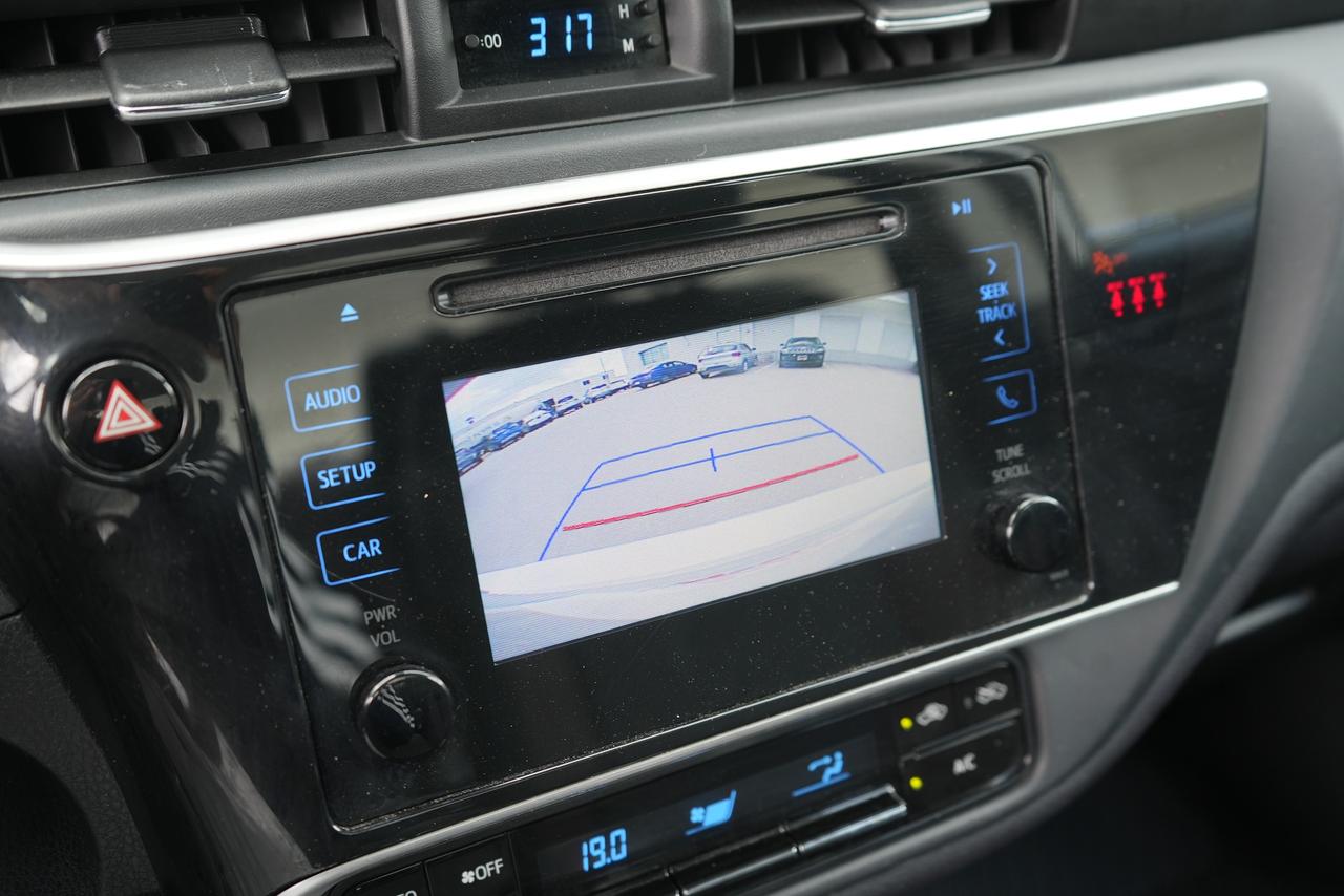 2018 Toyota Corolla LE Photo