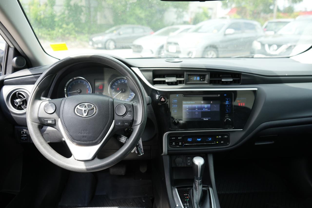 2018 Toyota Corolla LE Photo