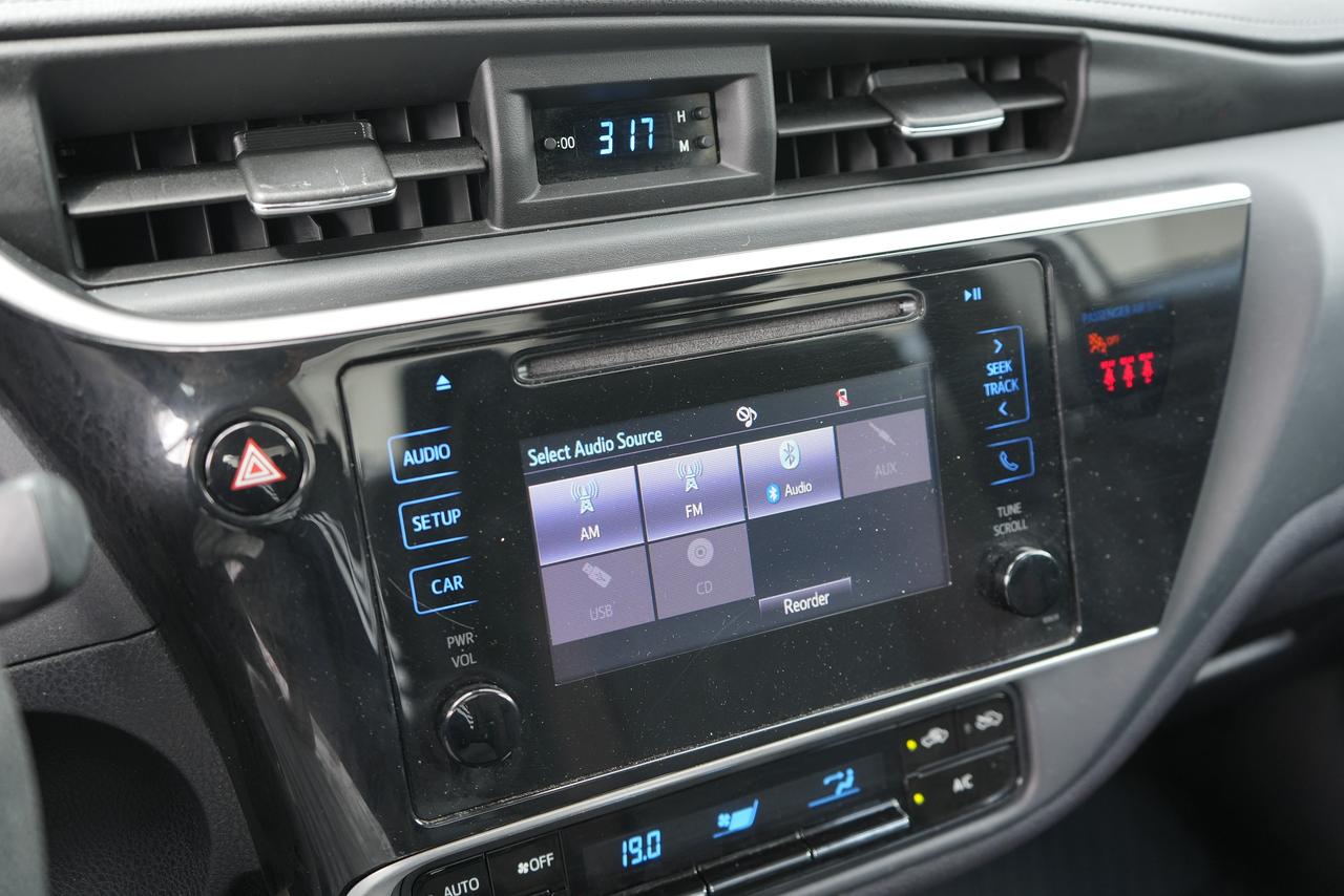 2018 Toyota Corolla LE Photo