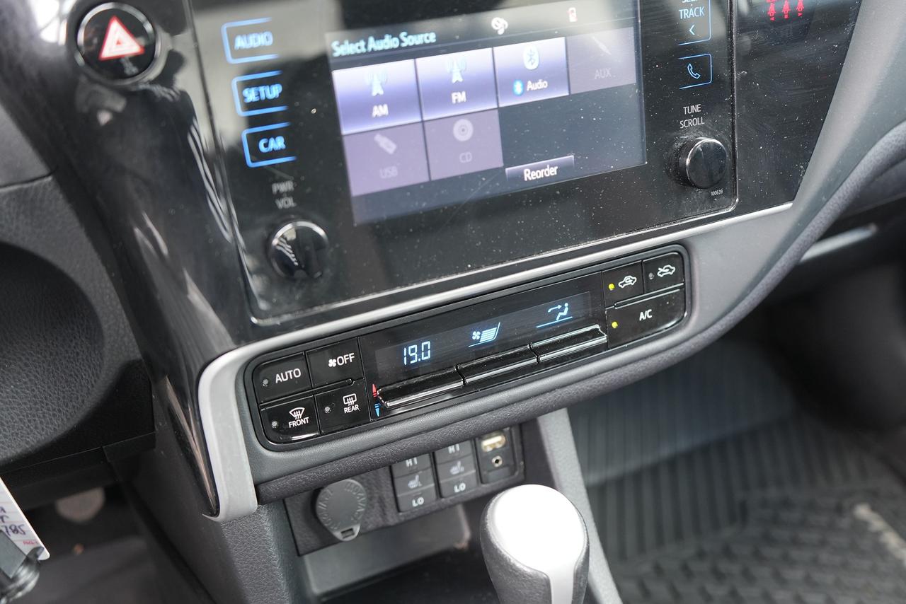 2018 Toyota Corolla LE Photo