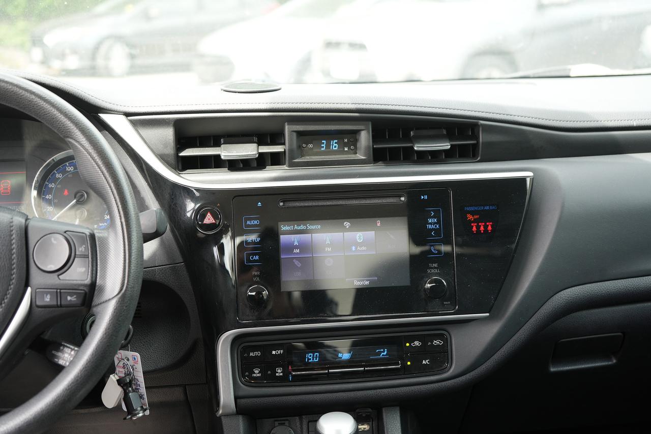 2018 Toyota Corolla LE Photo