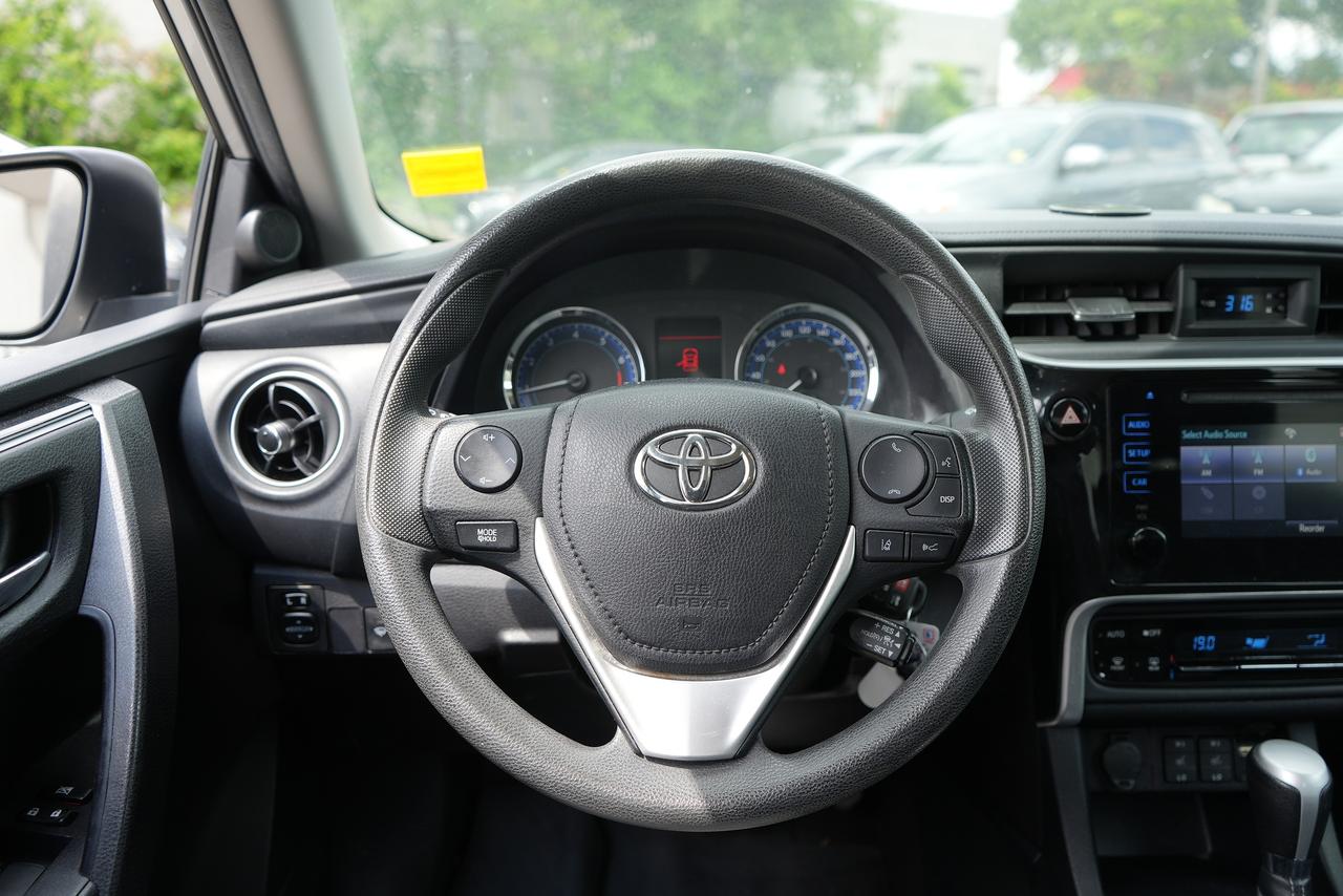 2018 Toyota Corolla LE Photo