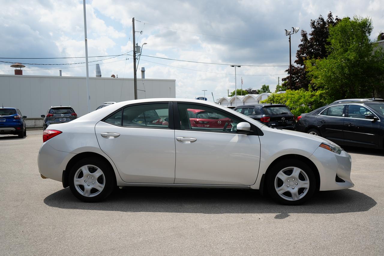 2018 Toyota Corolla LE Photo4