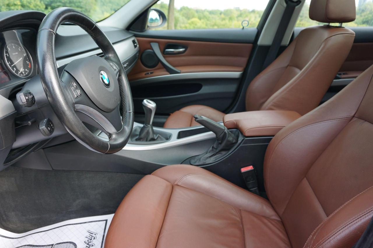 2008 BMW 3 Series RARE / 328XI TOURING / 6 SPEED MANUAL / SPORT PACK - Photo #9