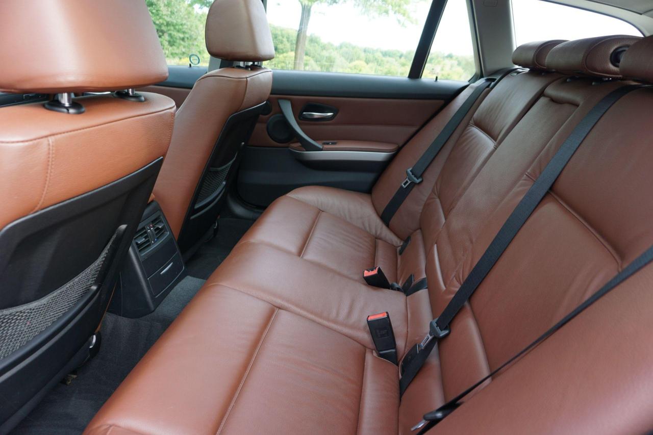 2008 BMW 3 Series RARE / 328XI TOURING / 6 SPEED MANUAL / SPORT PACK - Photo #18