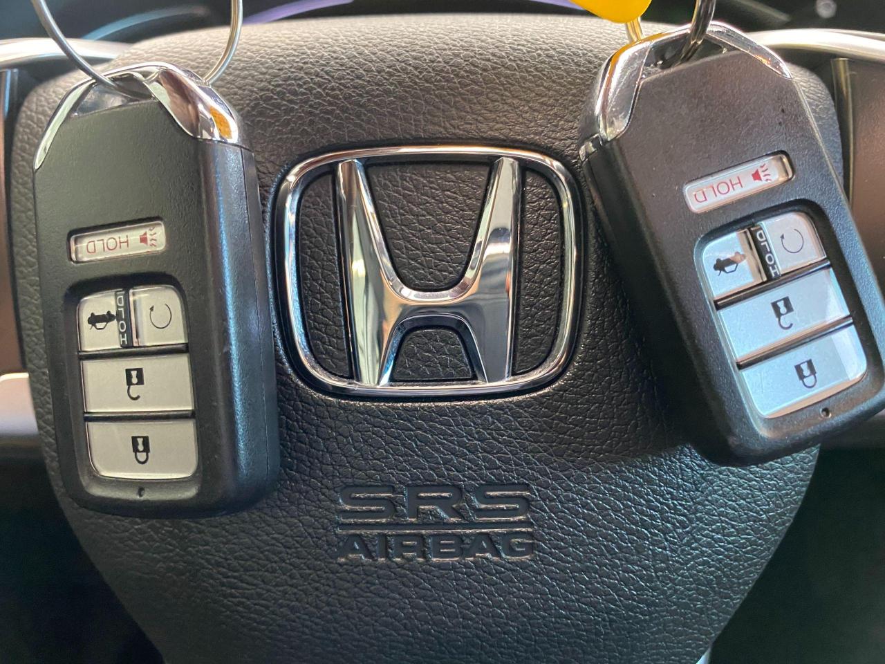 2019 Honda Civic Touring+Leather+Roof+Lane Keep+Apple+Accident Free - Photo #16