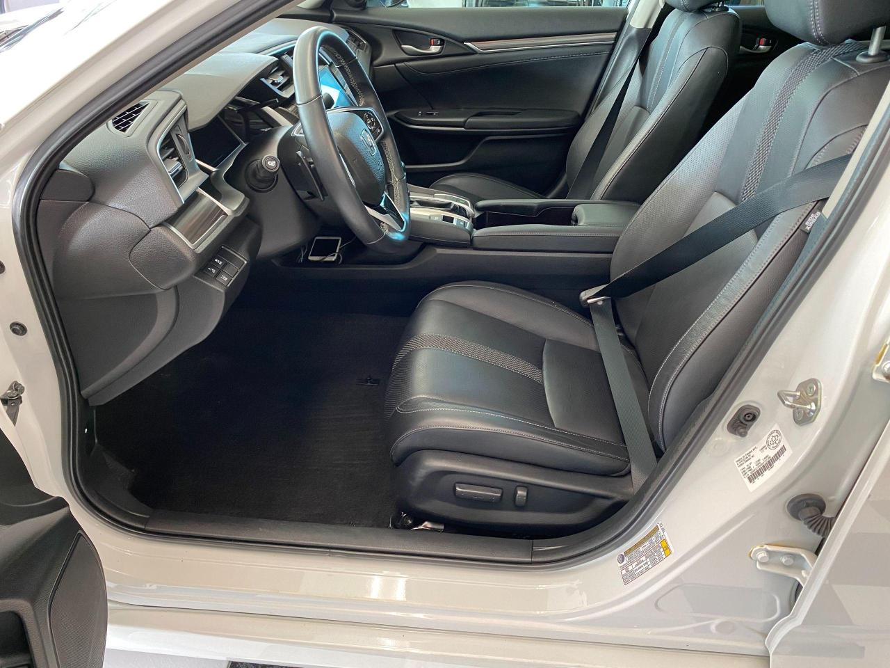 2019 Honda Civic Touring+Leather+Roof+Lane Keep+Apple+Accident Free - Photo #19