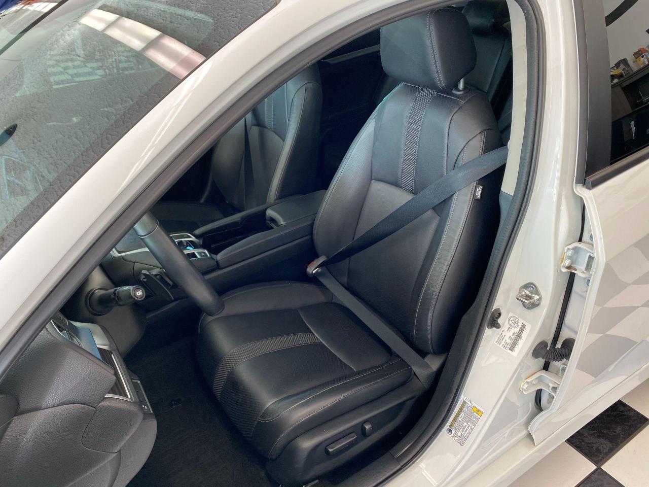 2019 Honda Civic Touring+Leather+Roof+Lane Keep+Apple+Accident Free - Photo #20