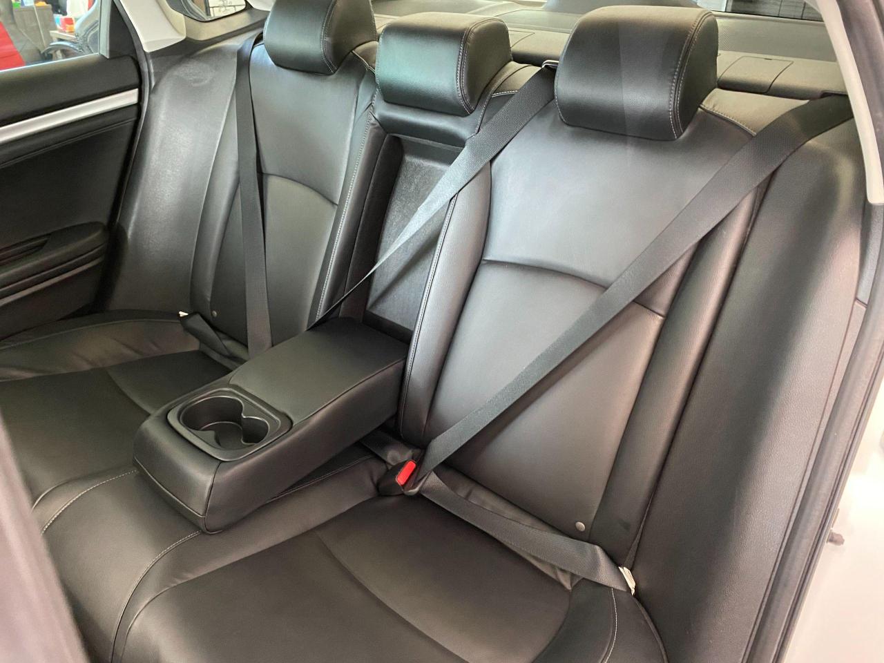 2019 Honda Civic Touring+Leather+Roof+Lane Keep+Apple+Accident Free - Photo #25