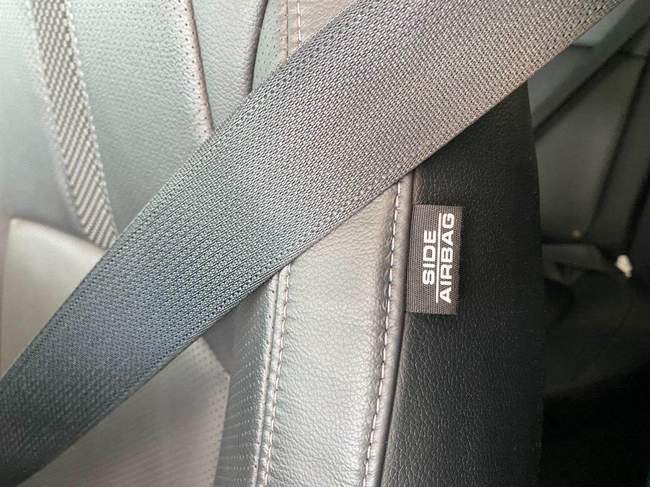 2019 Honda Civic Touring+Leather+Roof+Lane Keep+Apple+Accident Free Photo48