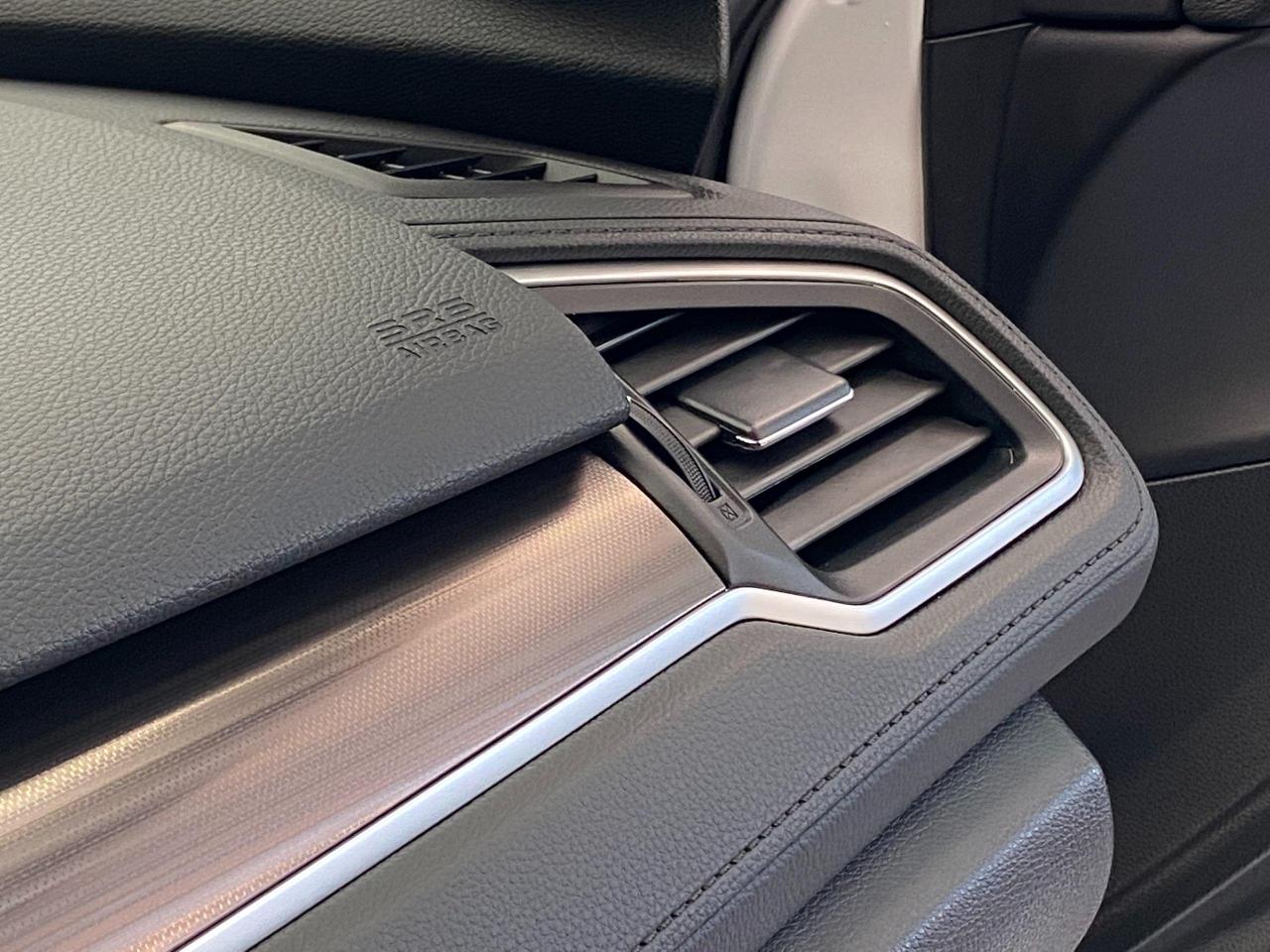 2019 Honda Civic Touring+Leather+Roof+Lane Keep+Apple+Accident Free - Photo #50
