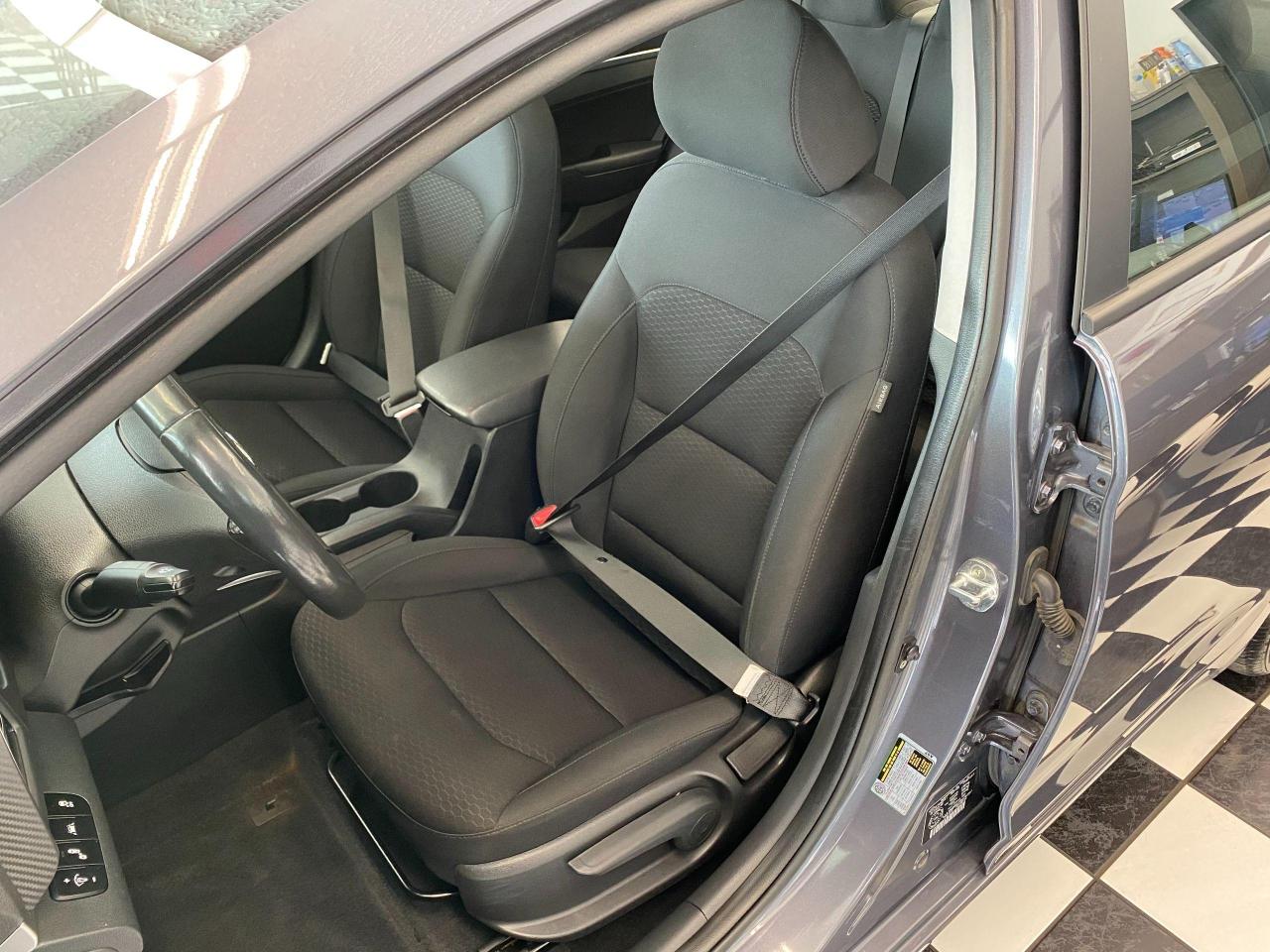 2019 Hyundai Elantra Preferred W/Sun & Safety PKG+Sunroof+ACCIDENT FREE - Photo #20