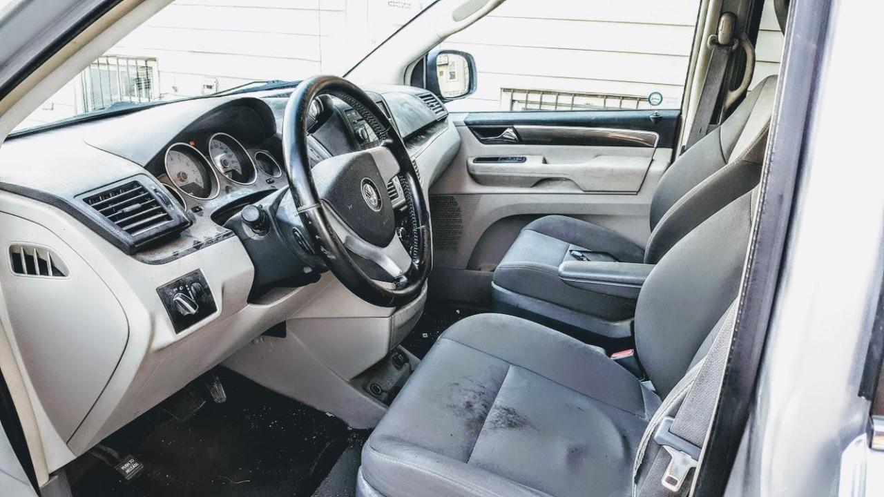 2010 Volkswagen Routan Comfortline / Certified / Warranty Photo2