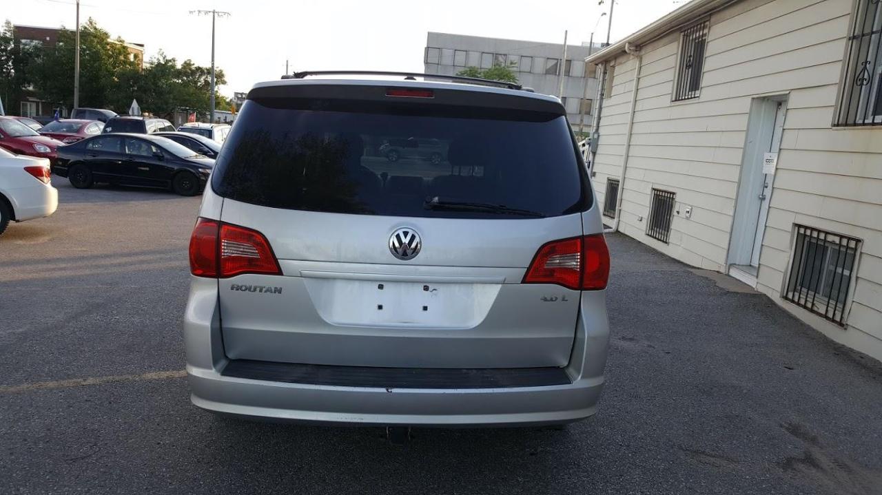 2010 Volkswagen Routan Comfortline / Certified / Warranty Photo