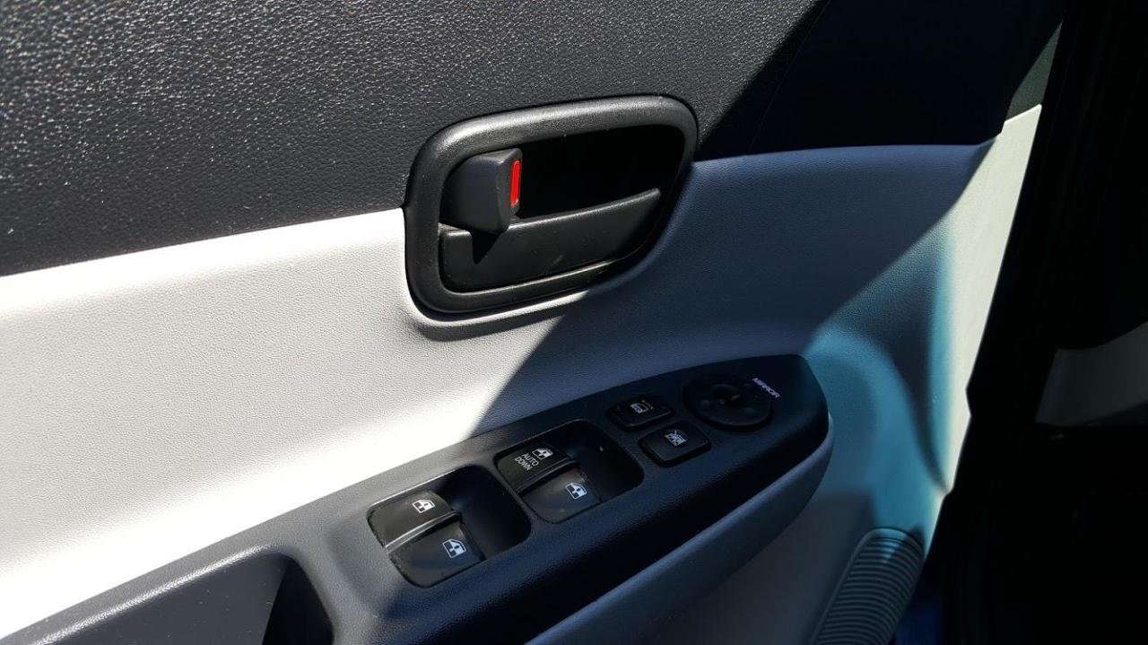 2009 Hyundai Accent Manual /  GL / Certified / Warranty Photo