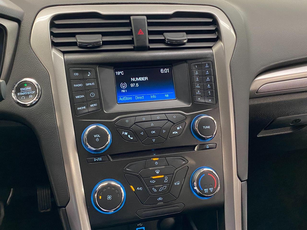 2018 Ford Fusion SE TECH+Blind Spot+Lane Keep Assist+ACCIDENT FREE - Photo #10