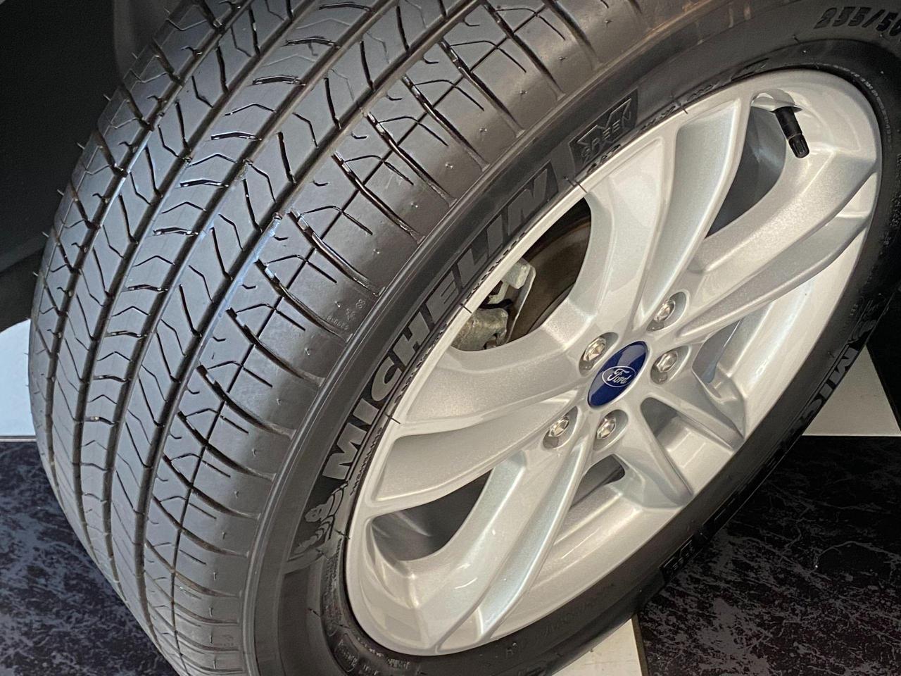 2018 Ford Fusion SE TECH+Blind Spot+Lane Keep Assist+ACCIDENT FREE - Photo #11