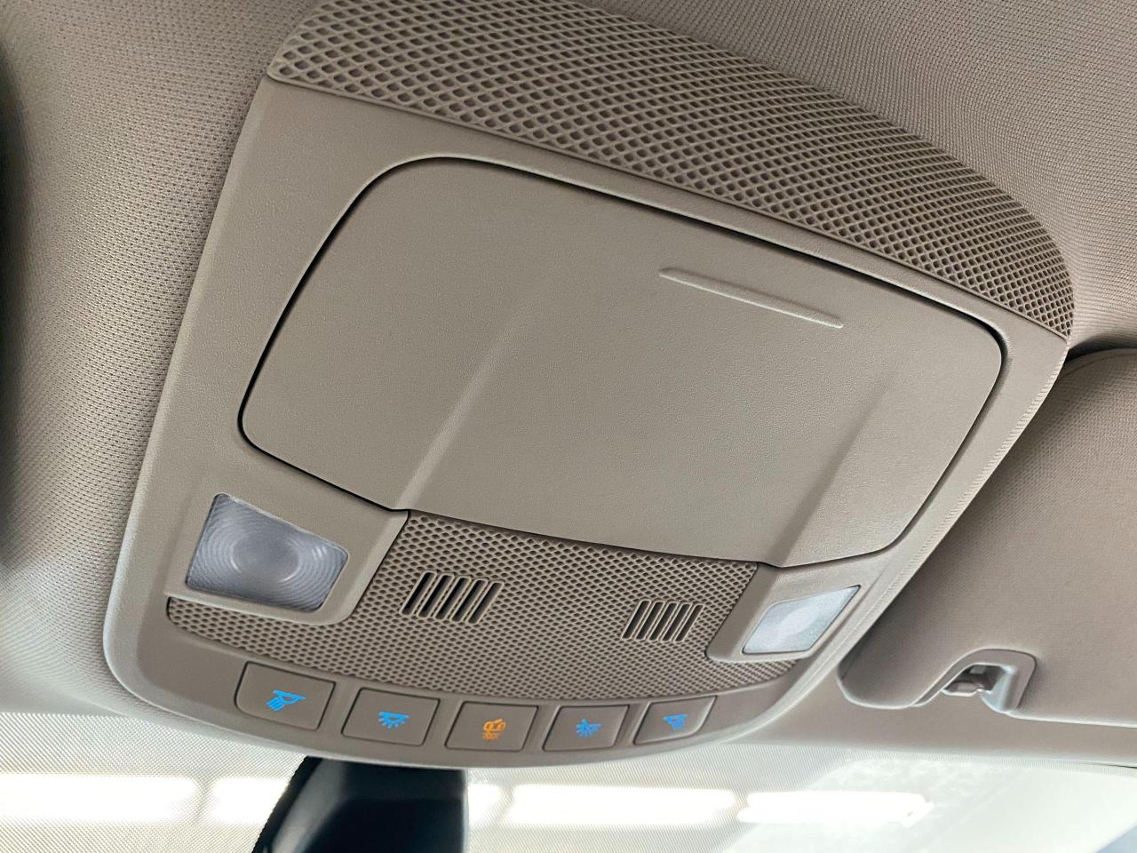 2018 Ford Fusion SE TECH+Blind Spot+Lane Keep Assist+ACCIDENT FREE - Photo #49